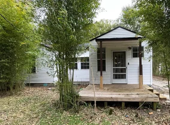 2737 Lake Shore Boulevard