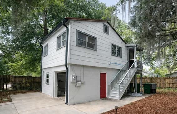 21617 Queen Elizabeth Court