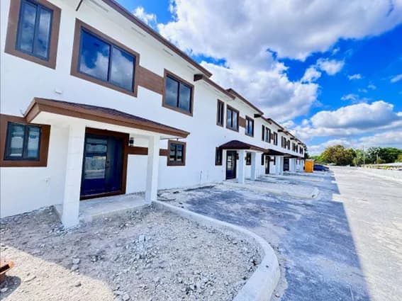 4717 Southwest 32nd Avenue