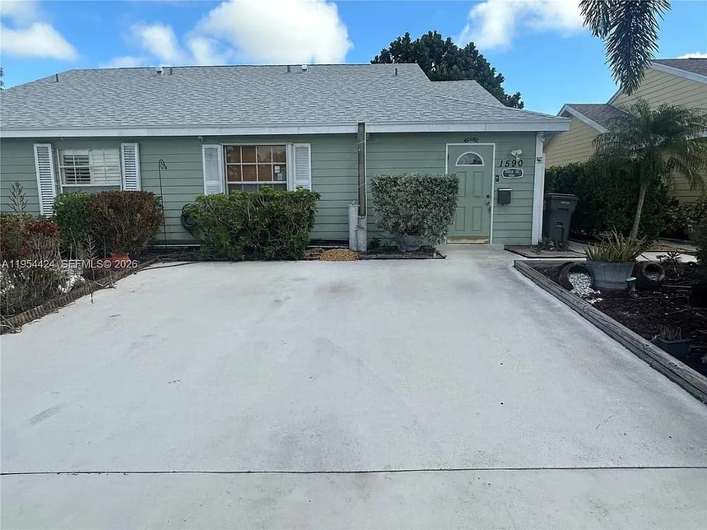 1590 Royal Forest Court, West Palm Beach, FL, 33406