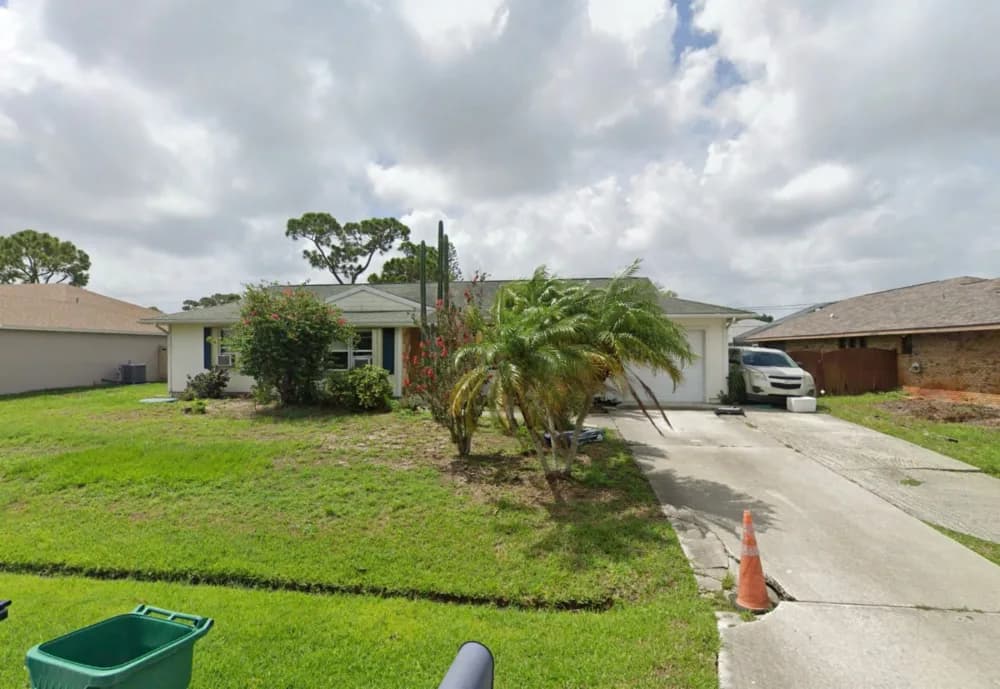 2526 Southwest Grotto Circle