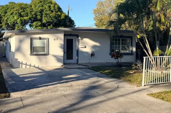 711 Fernwood Drive