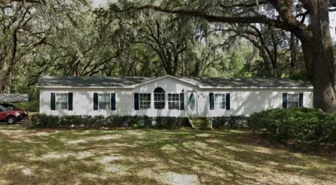 653 Cahoon Road North