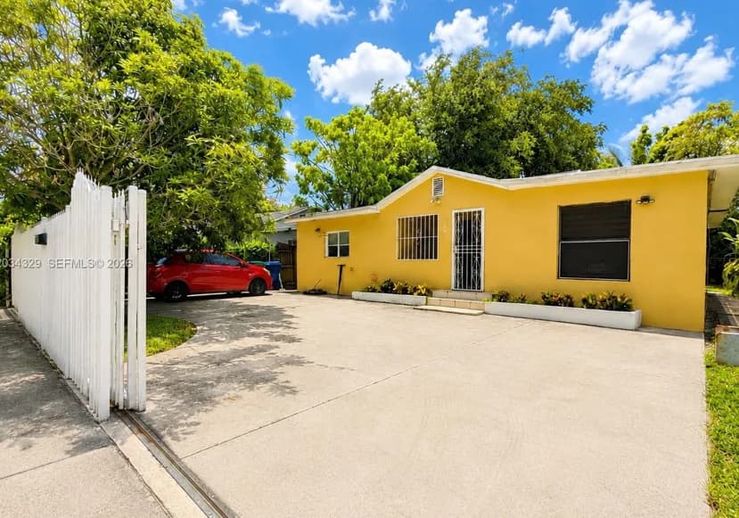 2262 Northwest 4th Street
