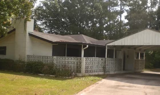 3121 Greenfield Circle